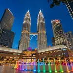 Bukit Bintang Homestay, Klcc View, Fit Up 7-8 Pax, 2B1R