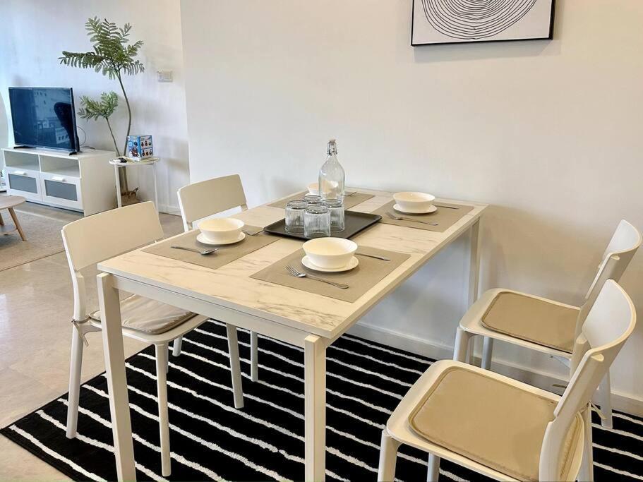 Pangsapuri Bukit Bintang Homestay, Klcc View, Fit Up 7-8 Pax, 2b1r Kuala Lumpur