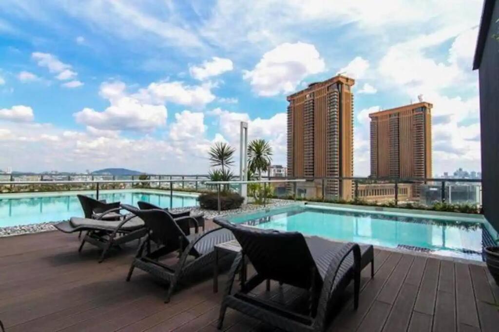 Bukit Bintang Homestay, Klcc View, Fit Up 7-8 Pax, 2b1r Kuala Lumpur