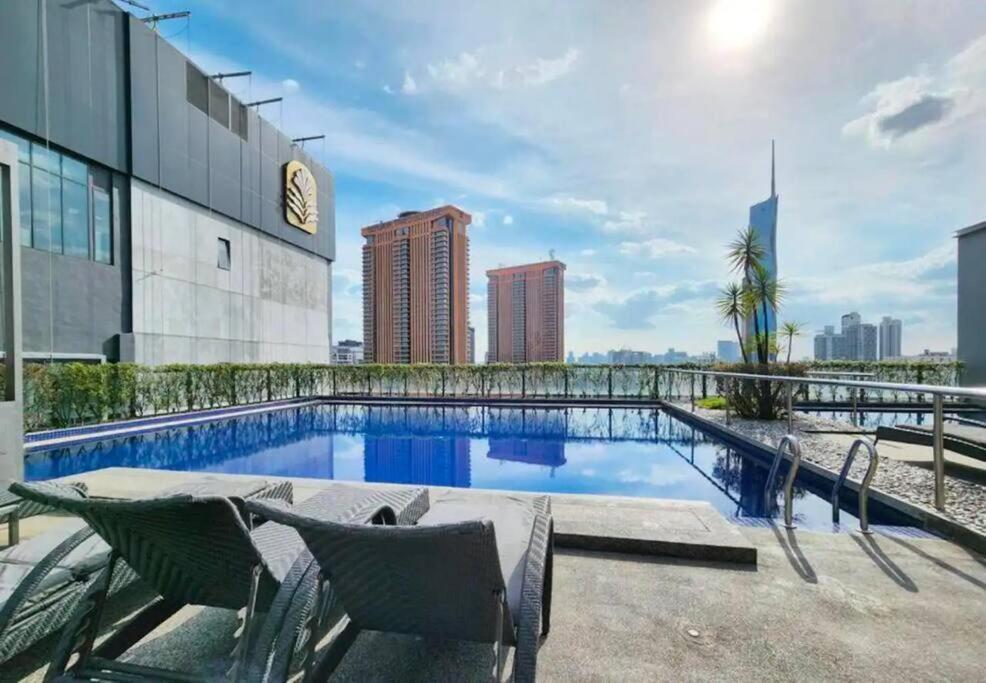 Pangsapuri Bukit Bintang Homestay, Klcc View, Fit Up 7-8 Pax, 2b1r Kuala Lumpur