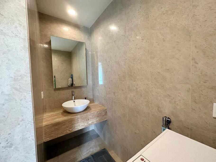 Bukit Bintang Homestay, Klcc View, Fit Up 7-8 Pax, 2b1r